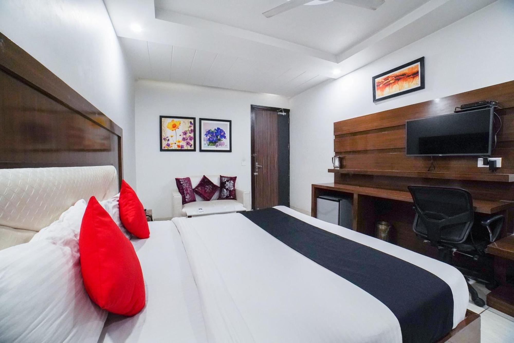 แคปิตัล โอ 67699 โฮเต็ล เปรมรัตนา Hotel เดห์ราดุน ภายนอก รูปภาพ